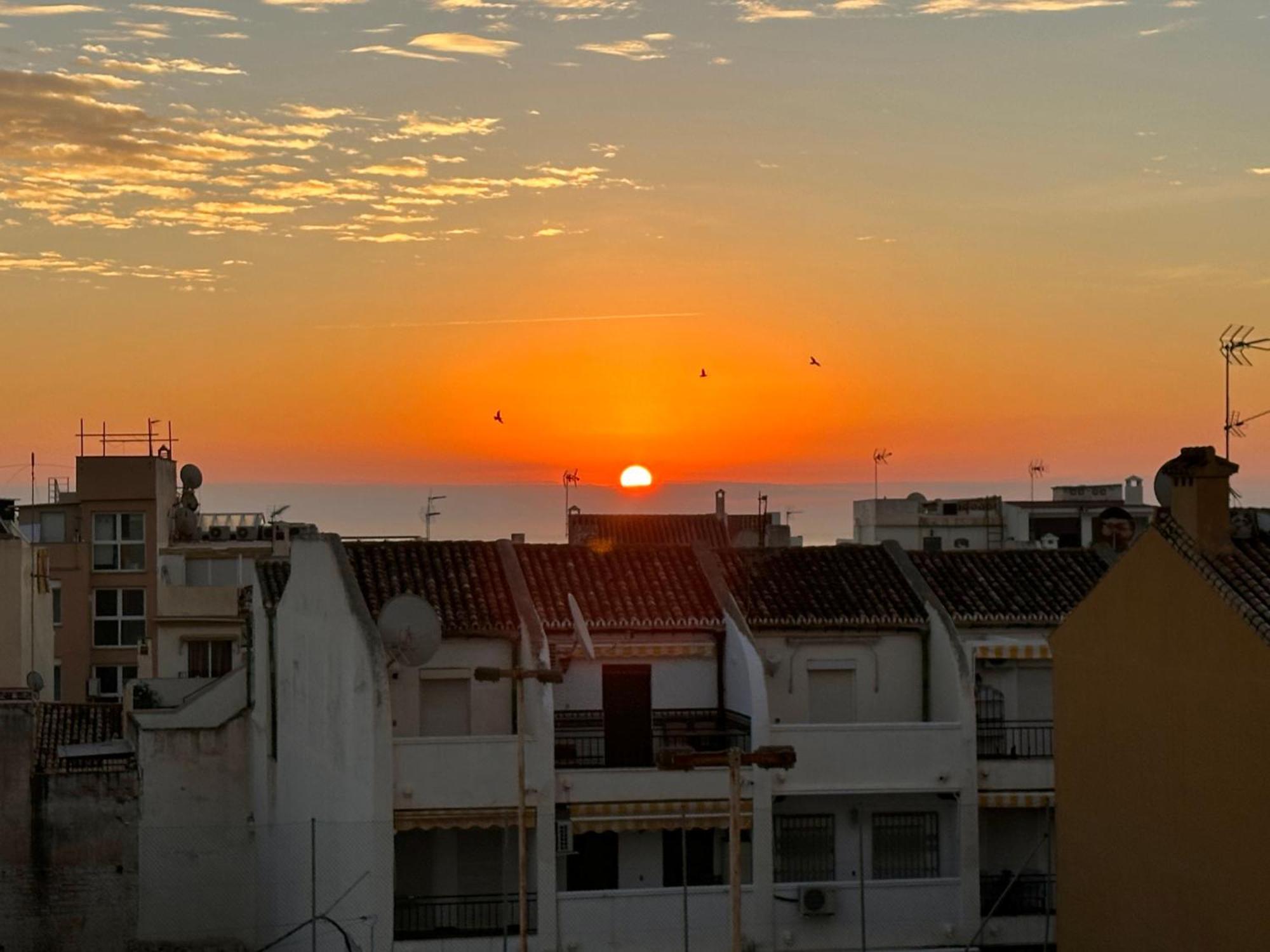 Gorgeous Apartment At The Sea In La Carihuela! Торремолинос Экстерьер фото